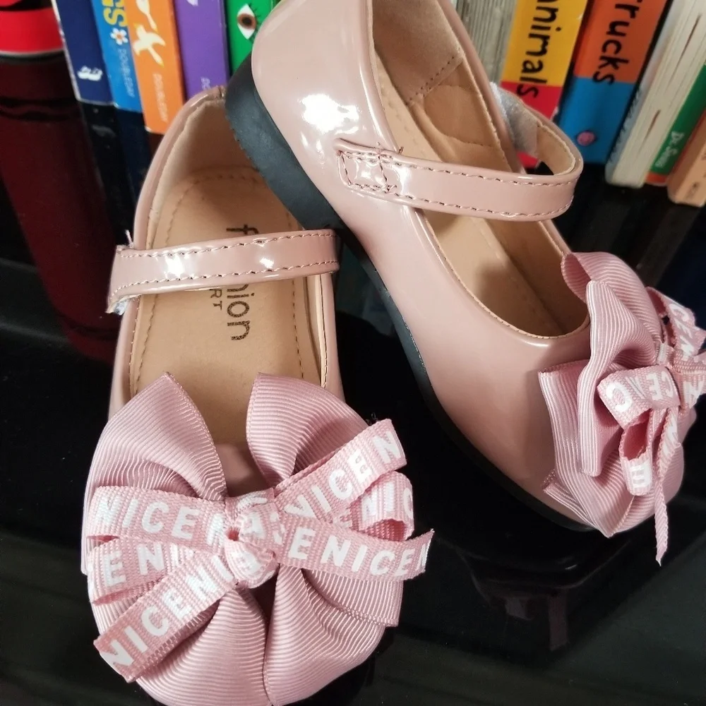 NWOB toddler girl dress shoes (B1)
